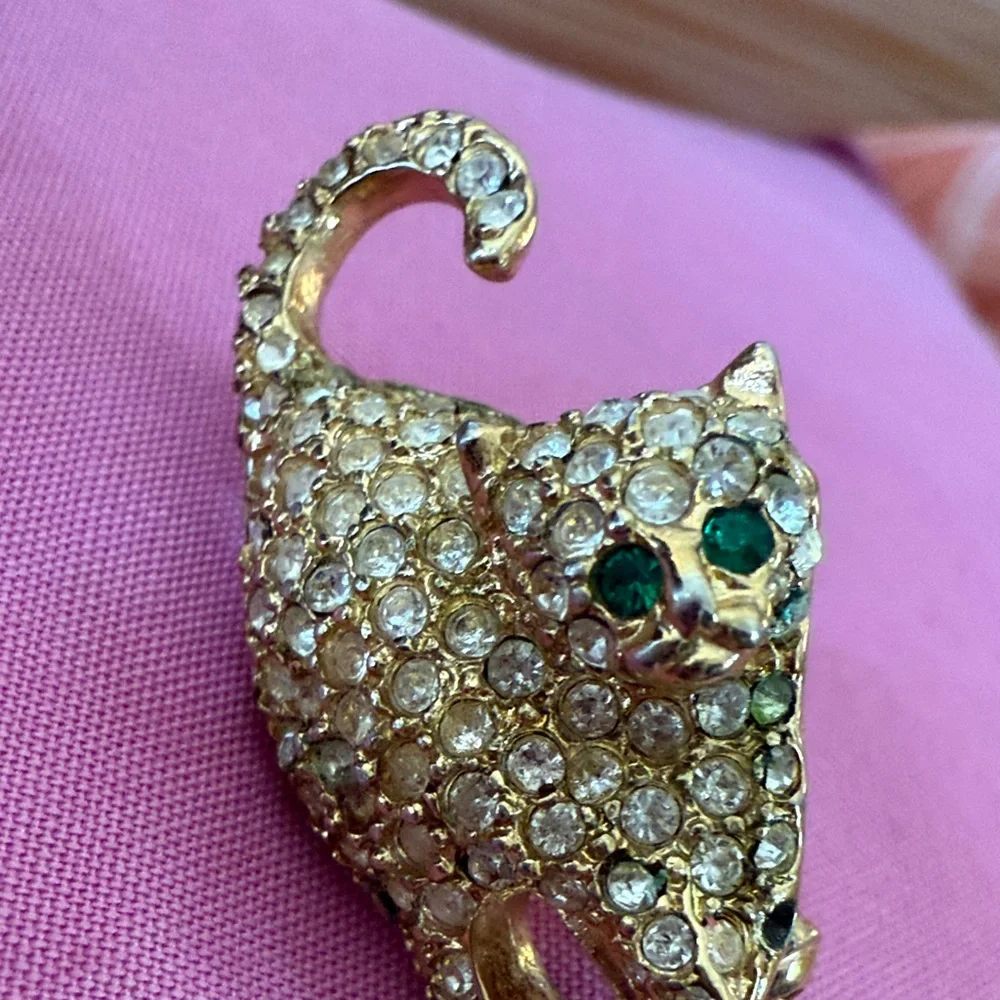 Vintage Cat‎ Brooch Paved White Rhinestone Cat Pin Green Rhinestone Eyes